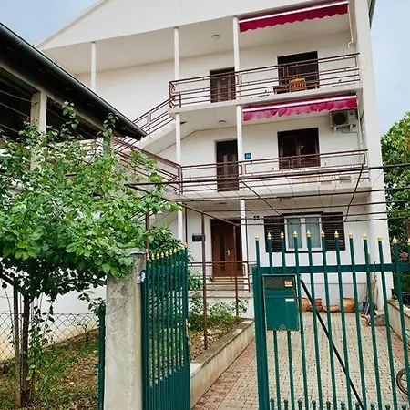 Spacious Retro 3-Bedroom Home 130M2 In Zadar, Puntamika Borik Beach Area Exterior photo