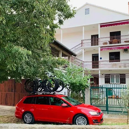 Spacious Retro 3-Bedroom Home 130M2 In Zadar, Puntamika Borik Beach Area Exterior photo