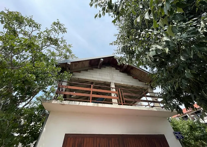 Spacious Retro 3-Bedroom Home 130M2 In Zadar, Puntamika Borik Beach Area