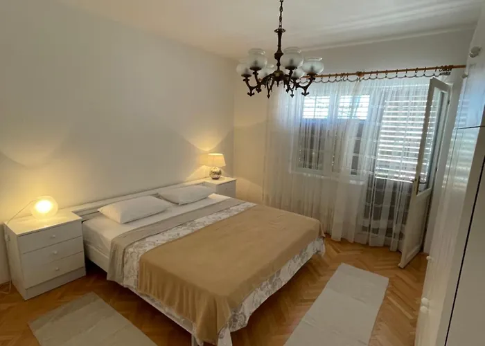 Spacious Retro 3-Bedroom Home 130M2 In Zadar, Puntamika Borik Beach Area