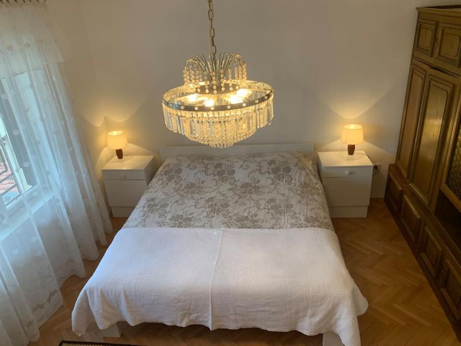 Spacious Retro 3-bedroom 130m2 In Zadar, Puntamika Borik Area Appartamento