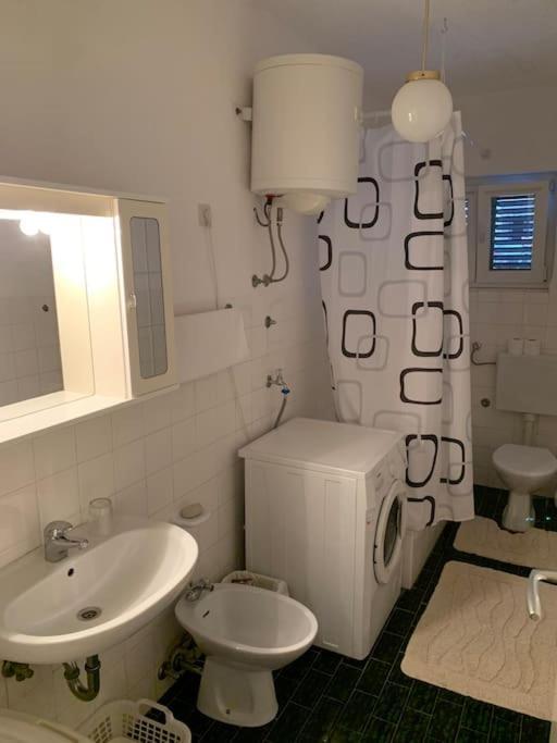 Spacious Retro 3-bedroom 130m2 In Zadar, Puntamika Borik Area * Zadar