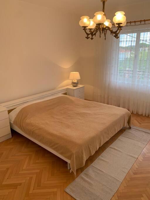 Spacious Retro 3-bedroom 130m2 In Zadar, Puntamika Borik Area