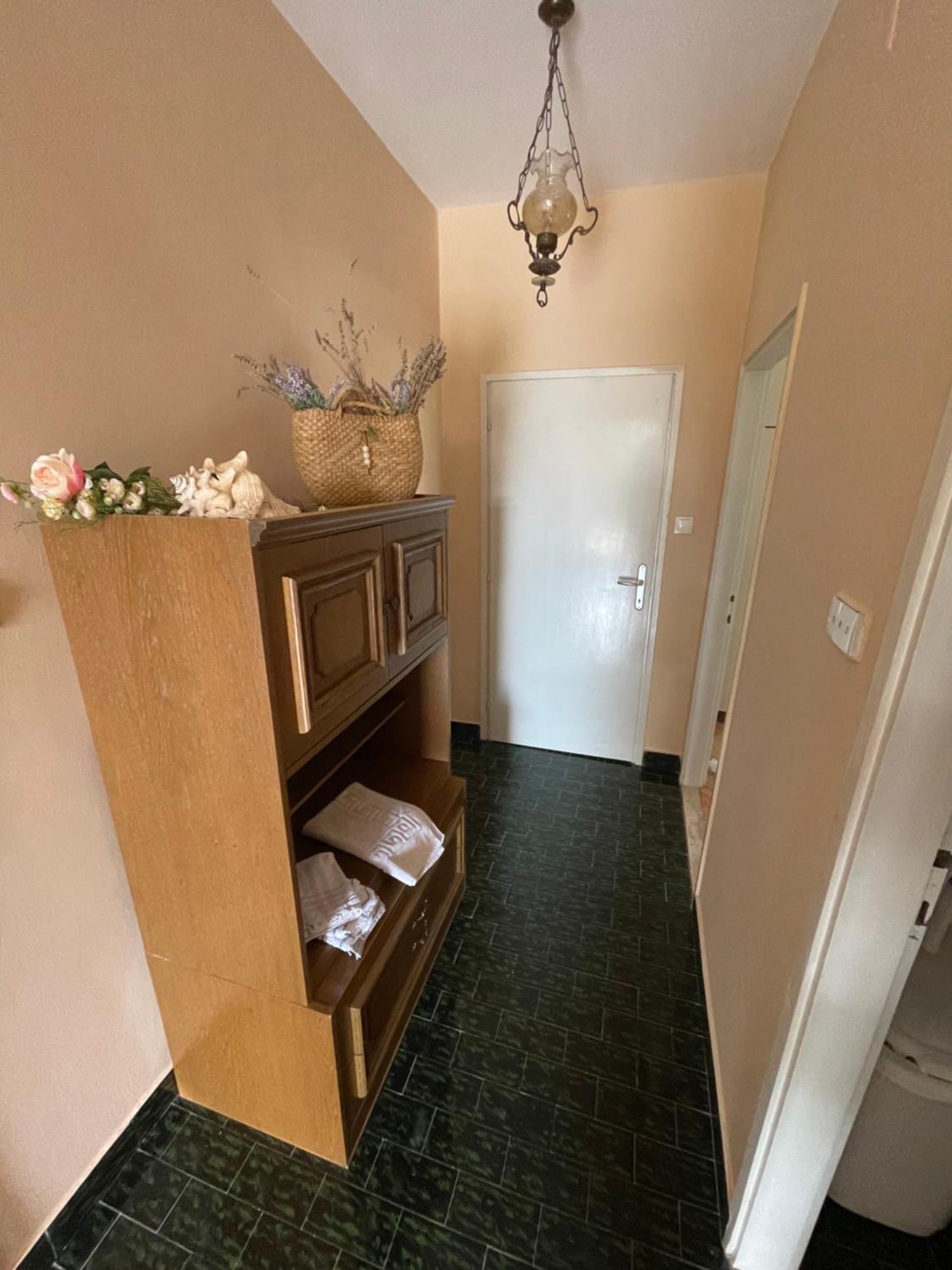 Spacious Retro 3-bedroom 130m2 In Zadar, Puntamika Borik Area