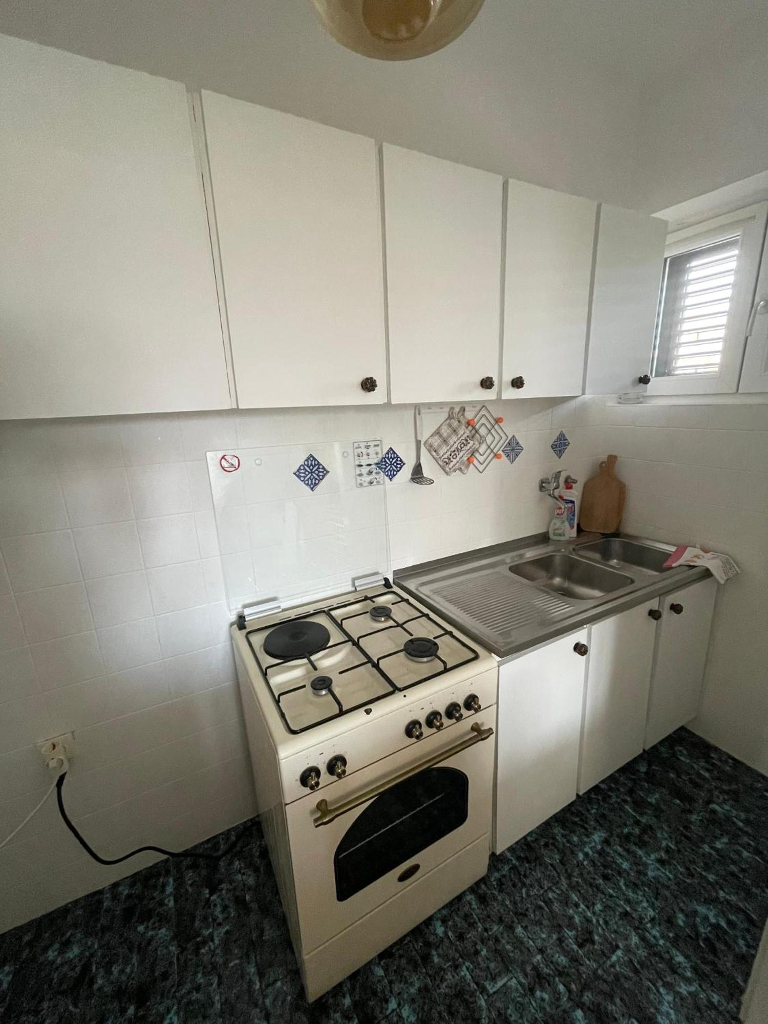Spacious Retro 3-bedroom 130m2 In Zadar, Puntamika Borik Area Apartment *