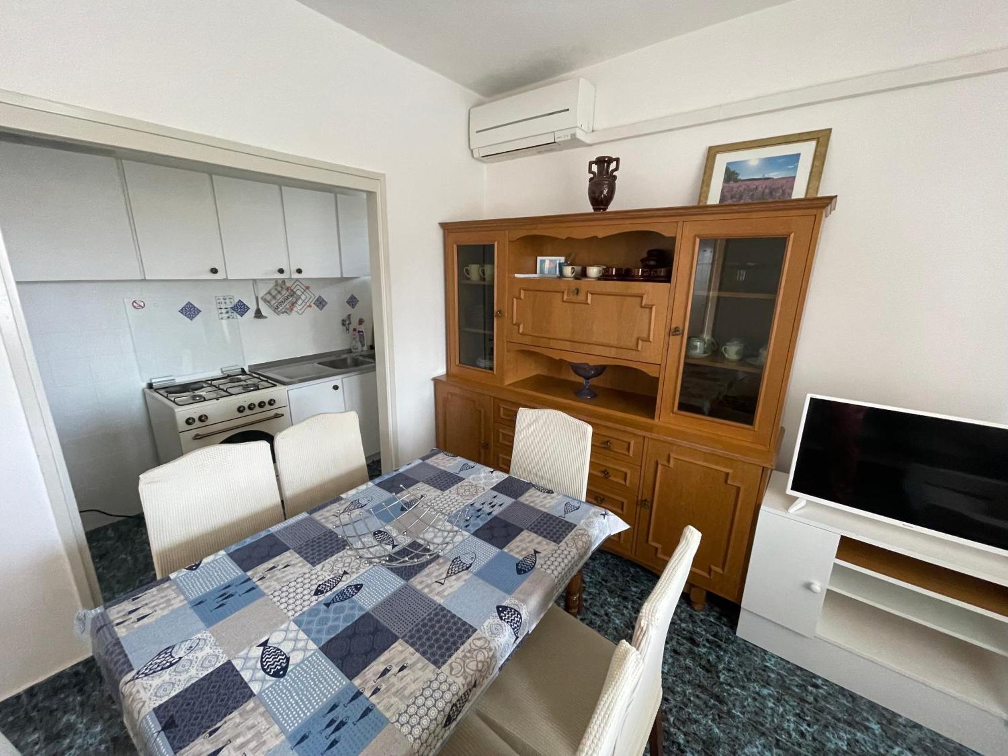 Spacious Retro 3-bedroom 130m2 In Zadar, Puntamika Borik Area Apartment *