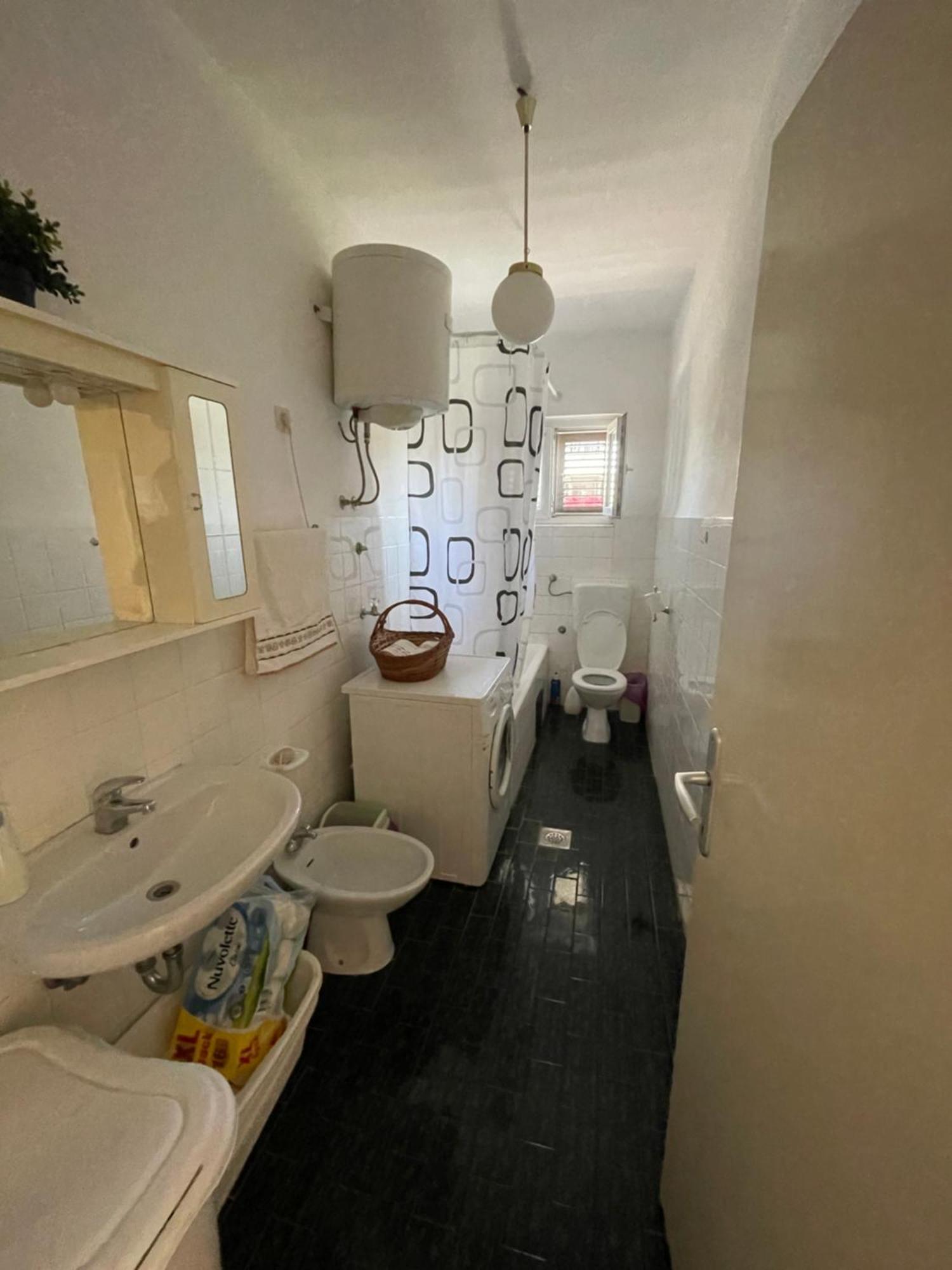 Spacious Retro 3-bedroom 130m2 In Zadar, Puntamika Borik Area * Zara
