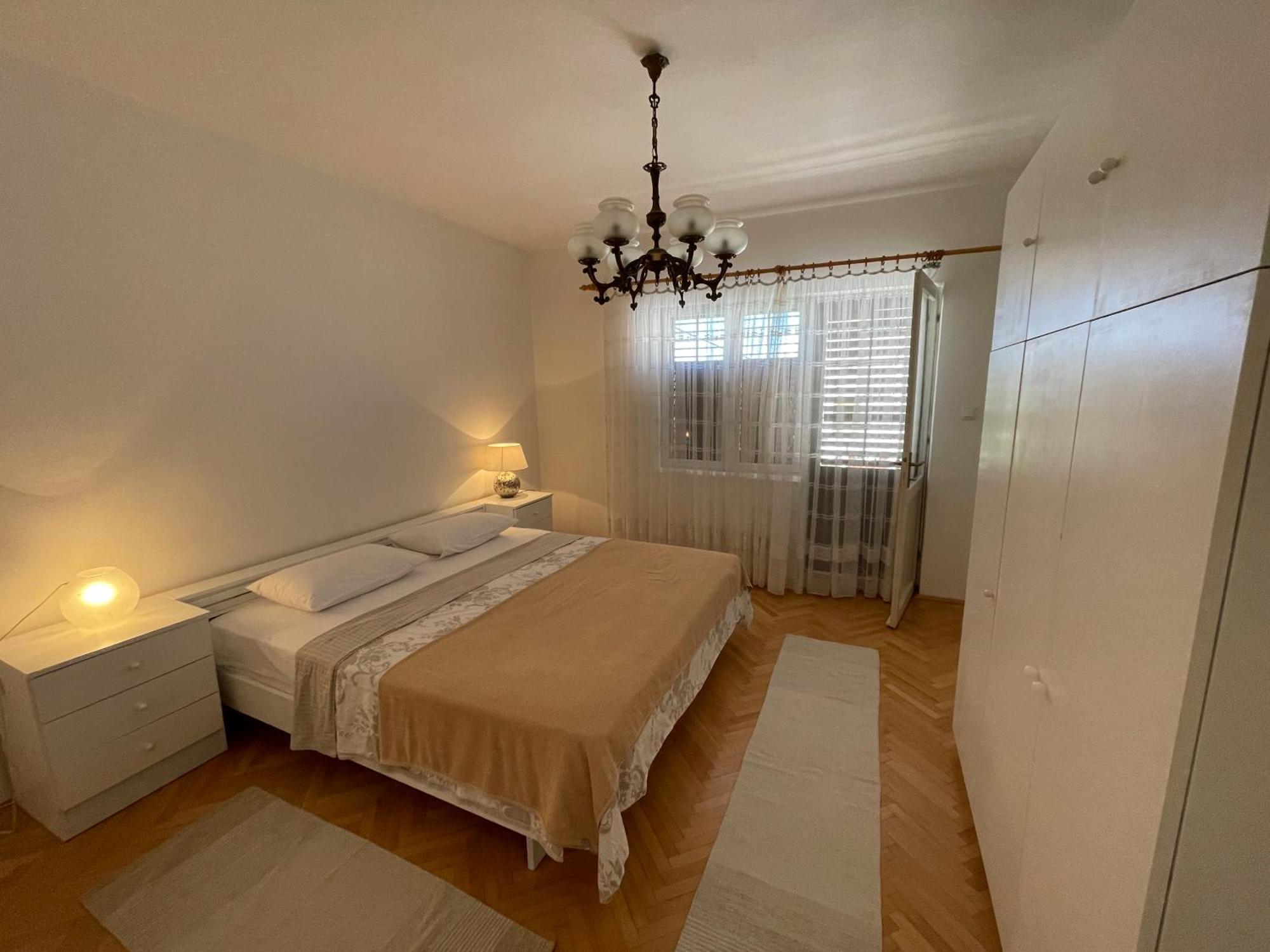 Spacious Retro 3-bedroom 130m2 In Zadar, Puntamika Borik Area Apartment *