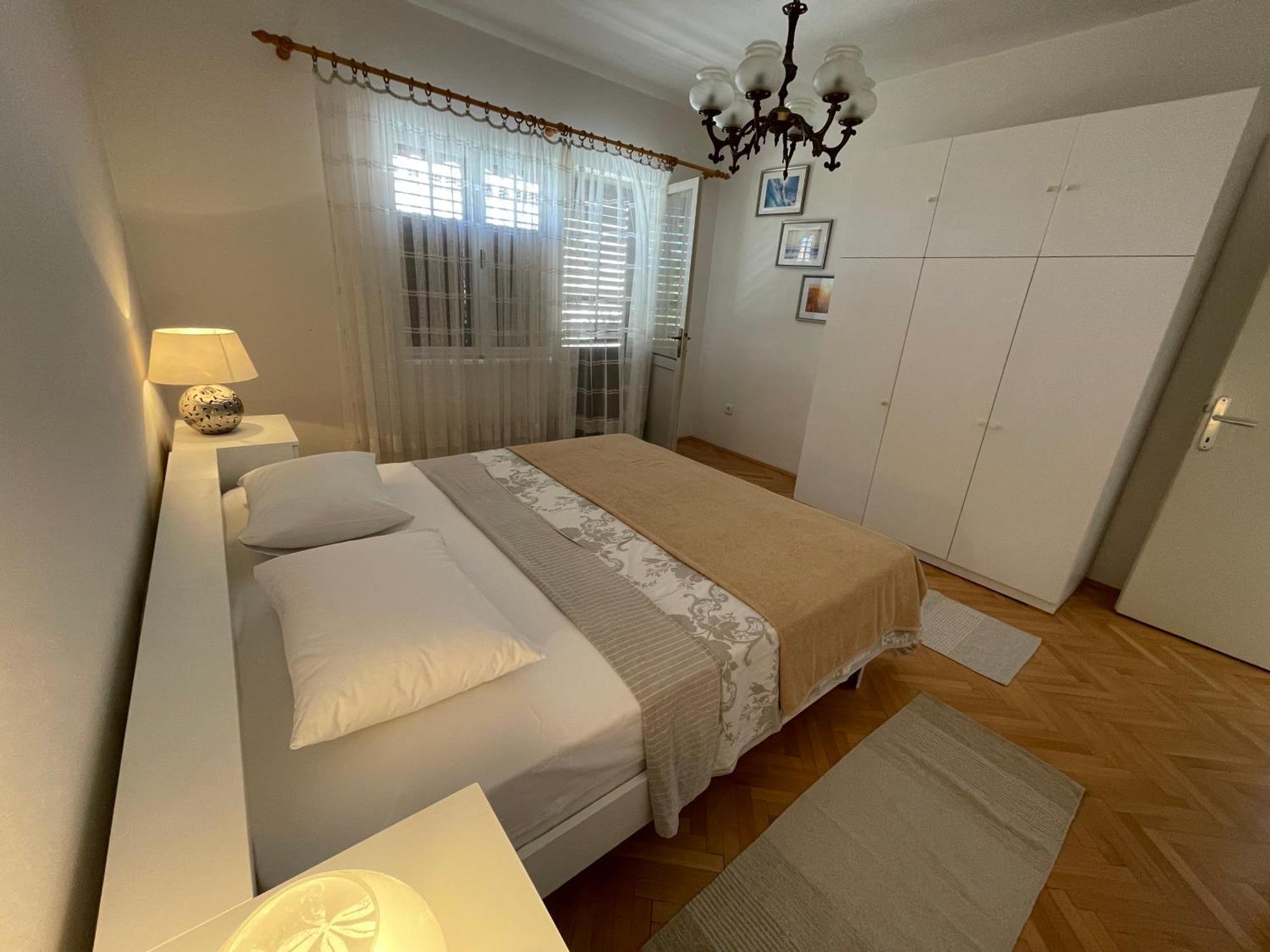 Apartment Spacious Retro 3-bedroom 130m2 In Zadar, Puntamika Borik Area *