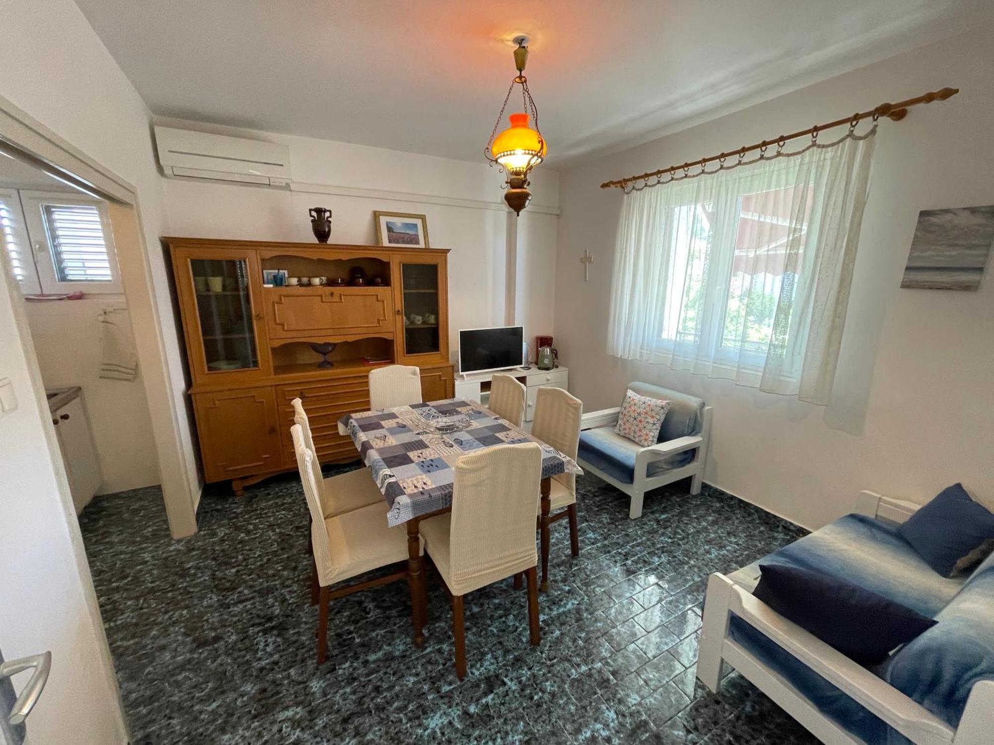 Spacious Retro 3-bedroom 130m2 In Zadar, Puntamika Borik Area Apartment